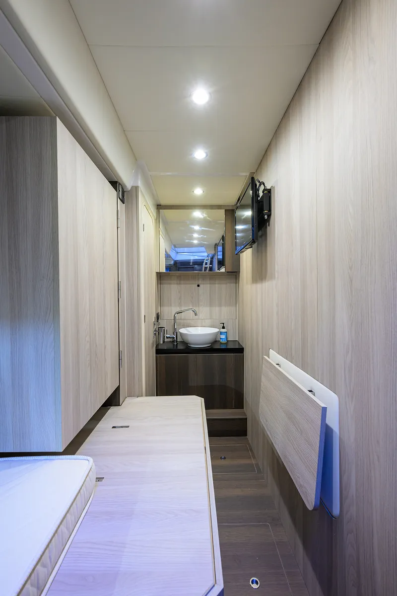 Slide: The Image of Azimut S7 2019 - 131