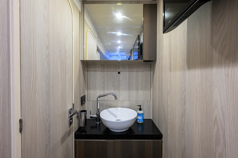 Slide: The Image of Azimut S7 2019 - 132