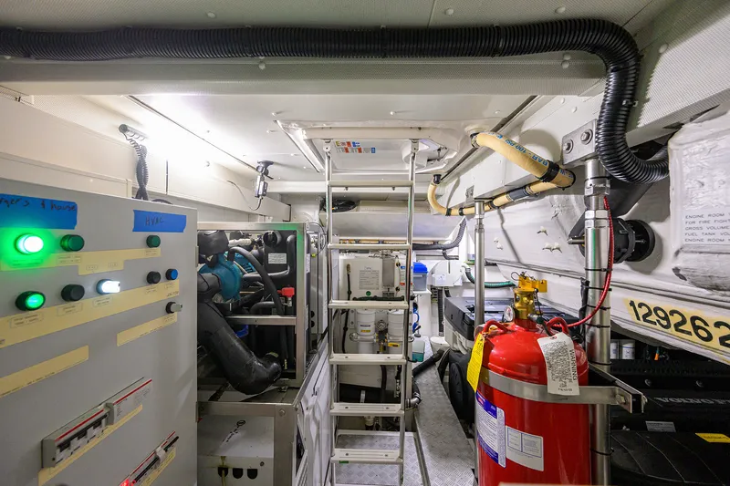 Slide: The Image of Azimut S7 2019 - 136