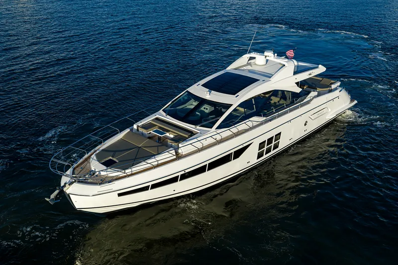 Slide: The Image of Azimut S7 2019 - 14
