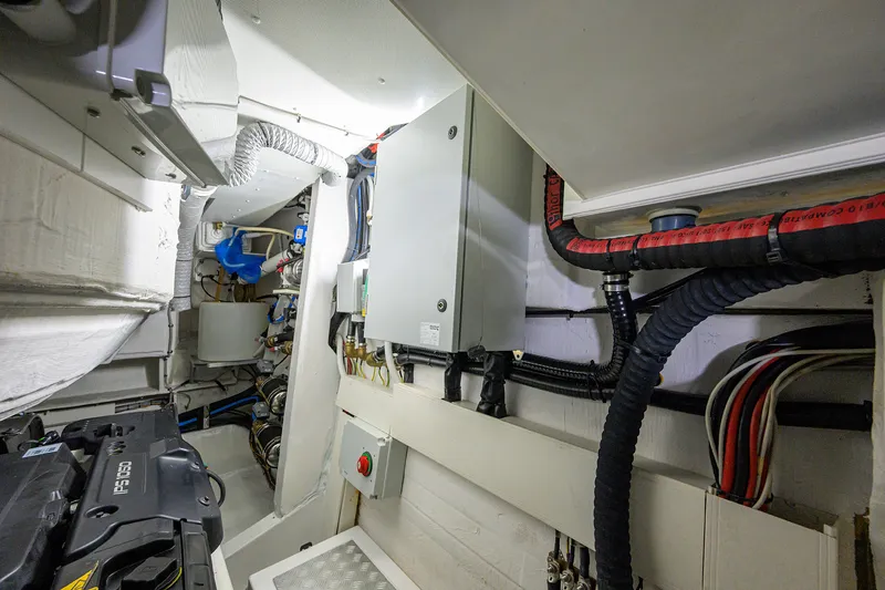 Slide: The Image of Azimut S7 2019 - 144