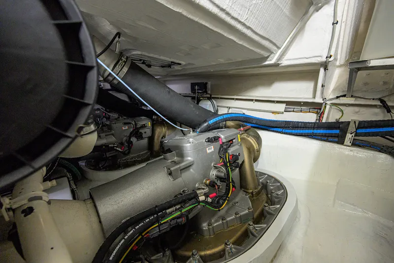 Slide: The Image of Azimut S7 2019 - 145