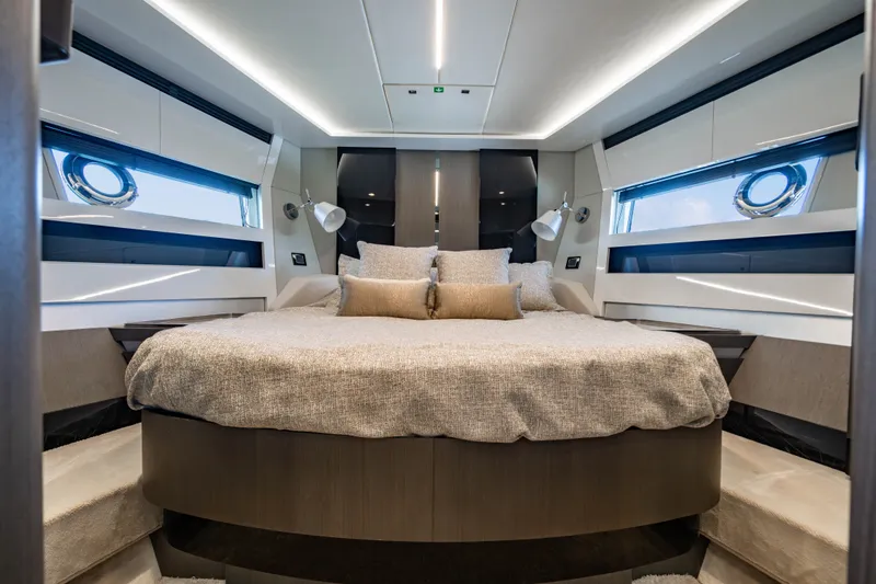 Slide: The Image of Azimut S7 2019 - 126