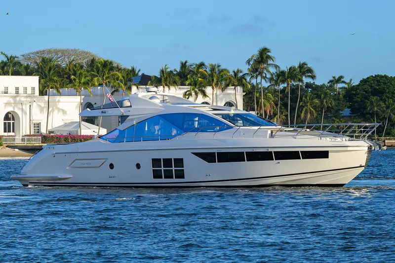 Slide: The Image of Azimut S7 2019 - 3