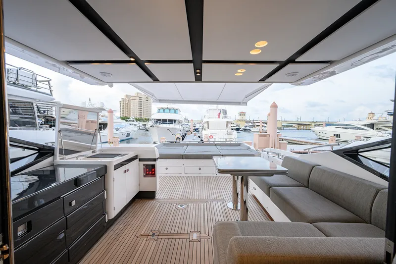 Slide: The Image of Azimut S7 2019 - 39