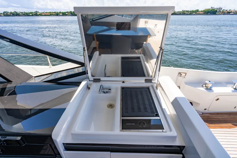 Slide: The Image of Azimut S7 2019 - 150