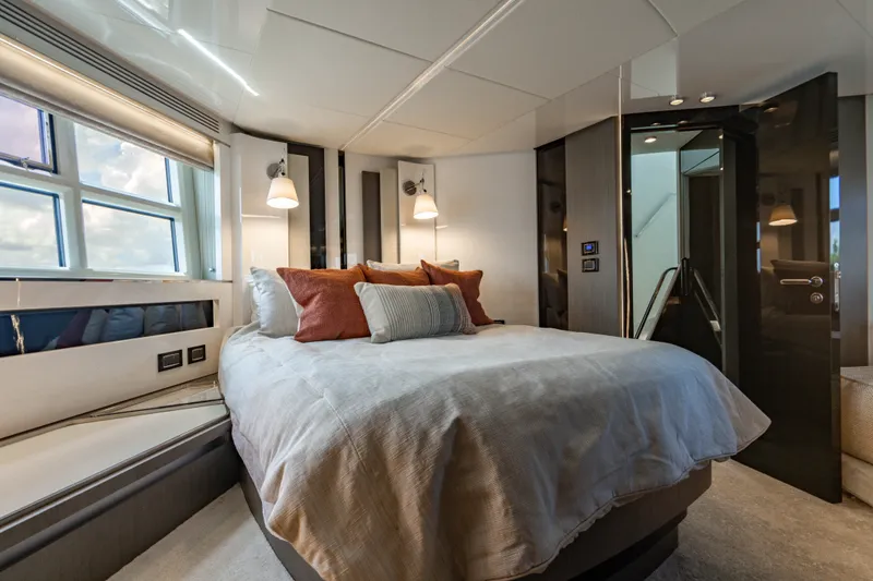 Slide: The Image of Azimut S7 2019 - 104