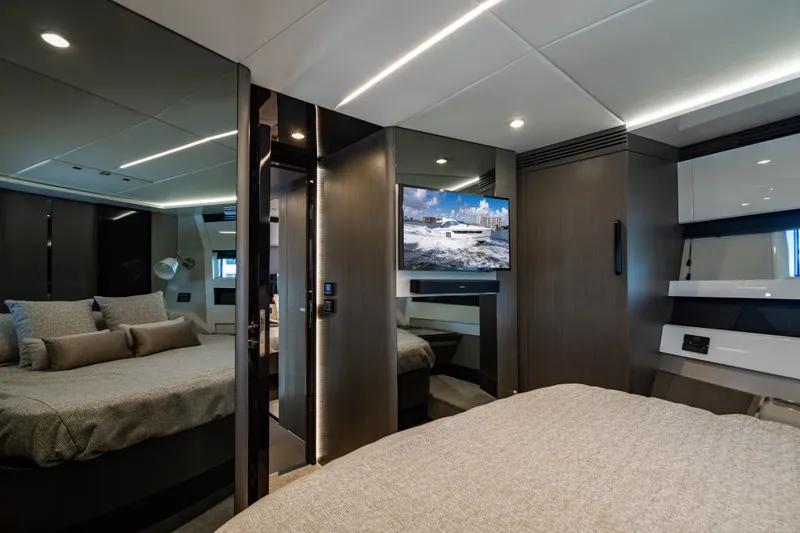 Slide: The Image of Azimut S7 2019 - 127