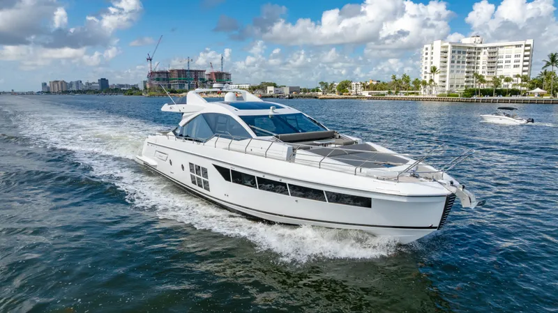Slide: The Image of Azimut S7 2019 - 13