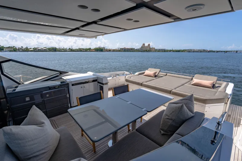 Slide: The Image of Azimut S7 2019 - 48