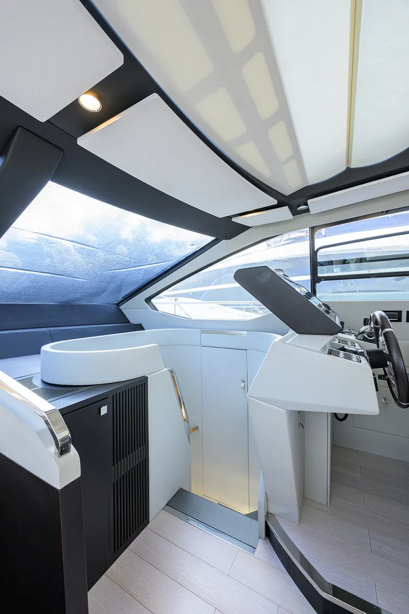 Slide: The Image of Azimut S7 2019 - 81