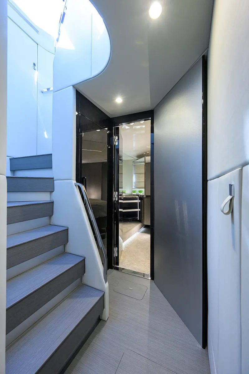 Slide: The Image of Azimut S7 2019 - 87