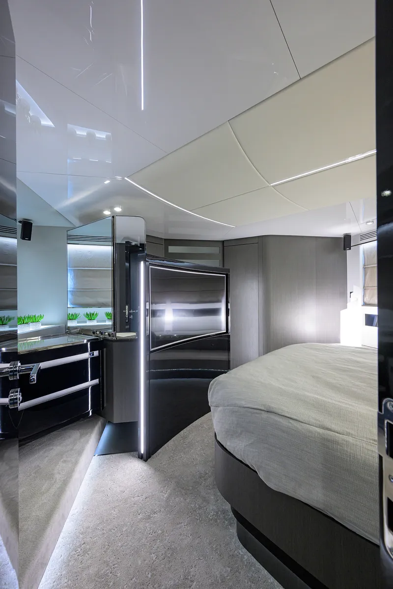 Slide: The Image of Azimut S7 2019 - 88