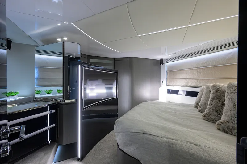 Slide: The Image of Azimut S7 2019 - 89