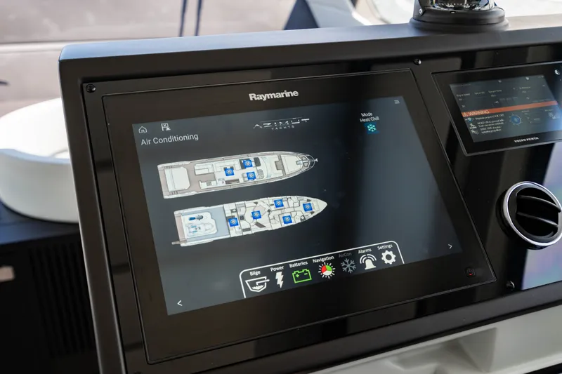 Slide: The Image of Azimut S7 2019 - 85