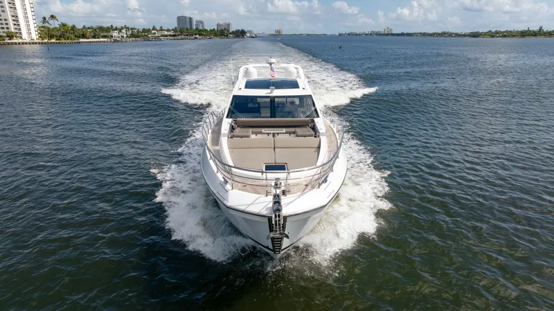 Slide: The Image of Azimut S7 2019 - 30