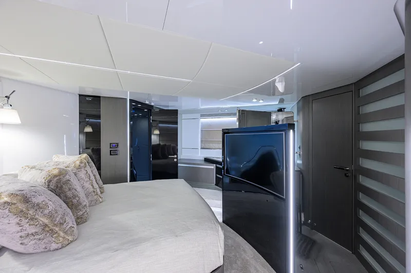 Slide: The Image of Azimut S7 2019 - 92