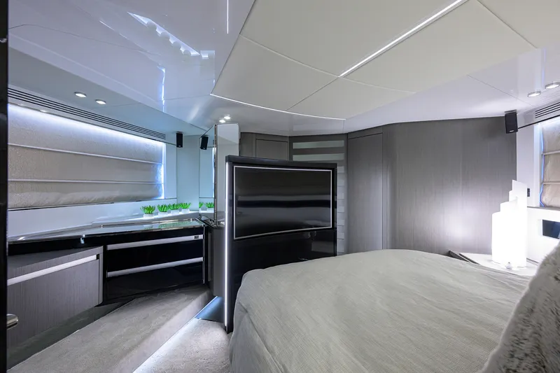 Slide: The Image of Azimut S7 2019 - 94