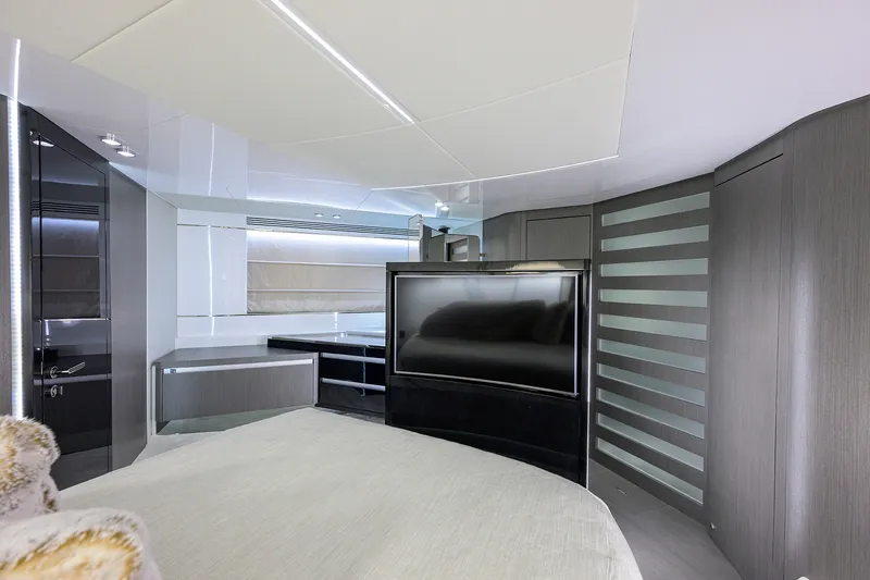 Slide: The Image of Azimut S7 2019 - 95