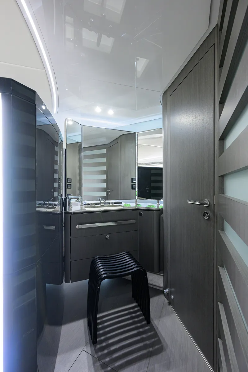 Slide: The Image of Azimut S7 2019 - 96