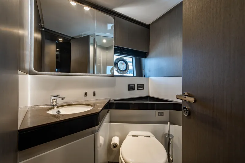 Slide: The Image of Azimut S7 2019 - 128