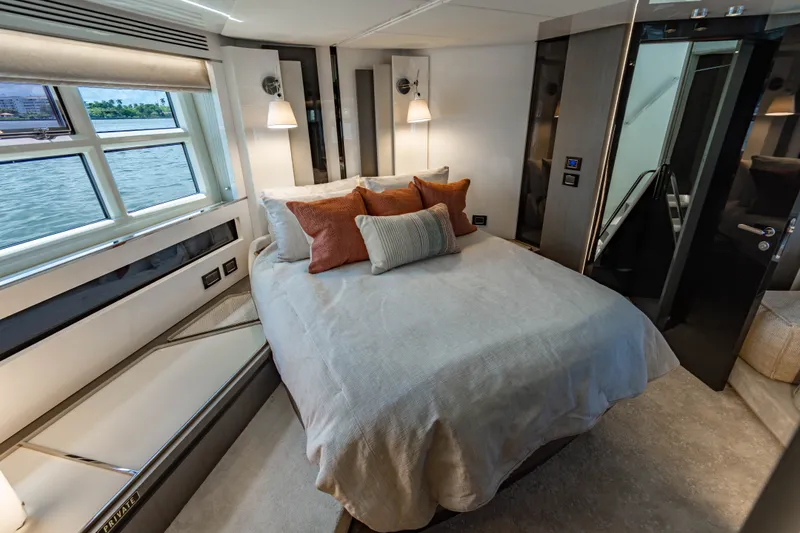 Slide: The Image of Azimut S7 2019 - 105
