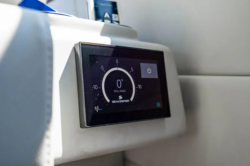 Slide: The Image of Azimut S7 2019 - 89