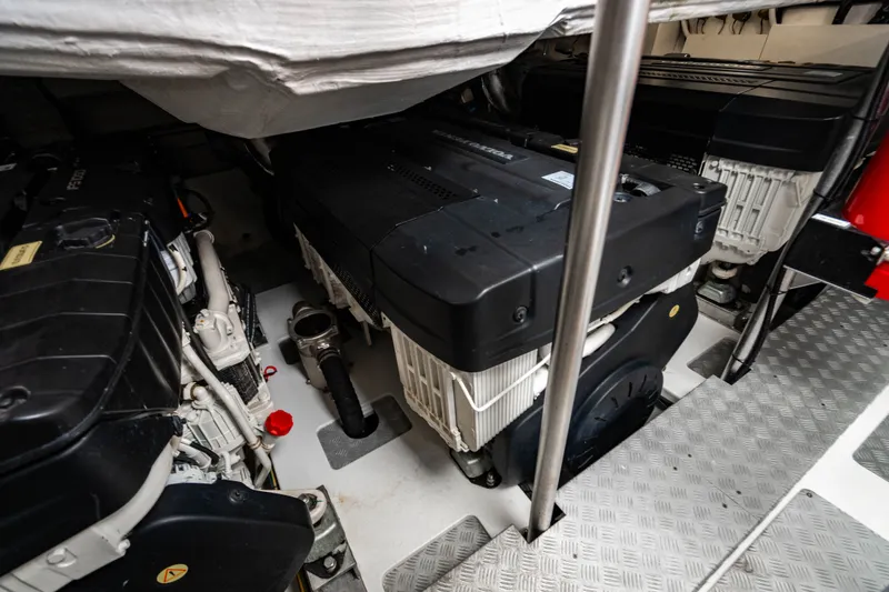 Slide: The Image of Azimut S7 2019 - 133