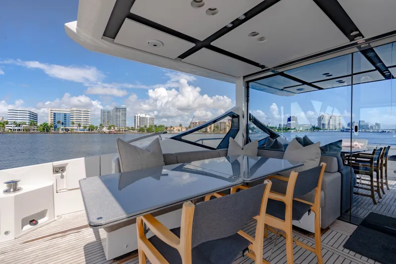 Slide: The Image of Azimut S7 2019 - 60