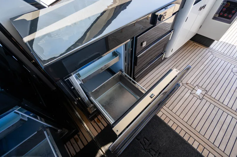 Slide: The Image of Azimut S7 2019 - 59