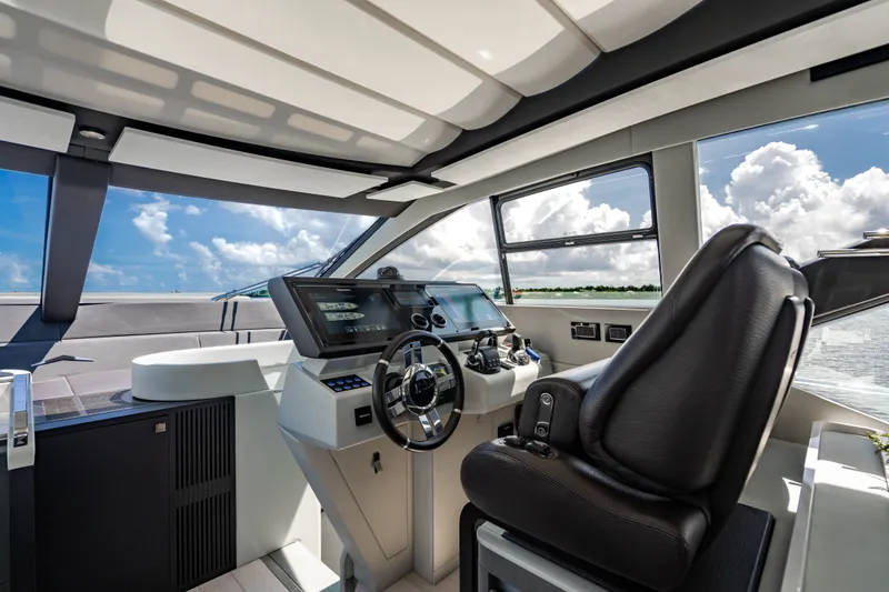Slide: The Image of Azimut S7 2019 - 81