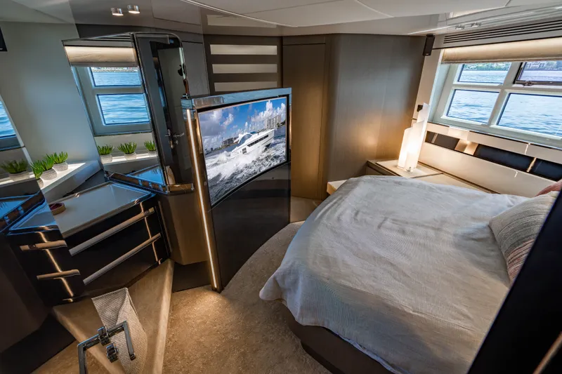 Slide: The Image of Azimut S7 2019 - 102