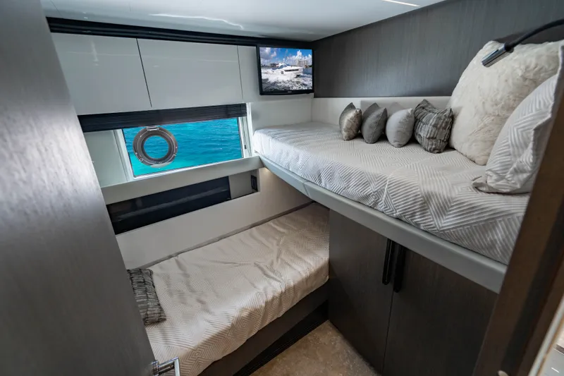 Slide: The Image of Azimut S7 2019 - 117