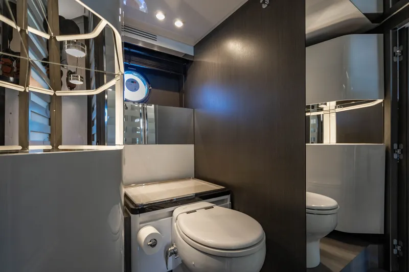 Slide: The Image of Azimut S7 2019 - 112