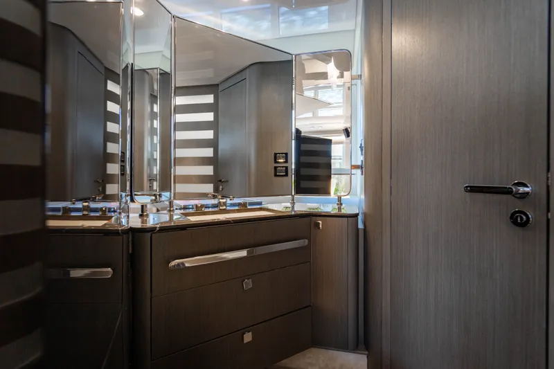 Slide: The Image of Azimut S7 2019 - 109