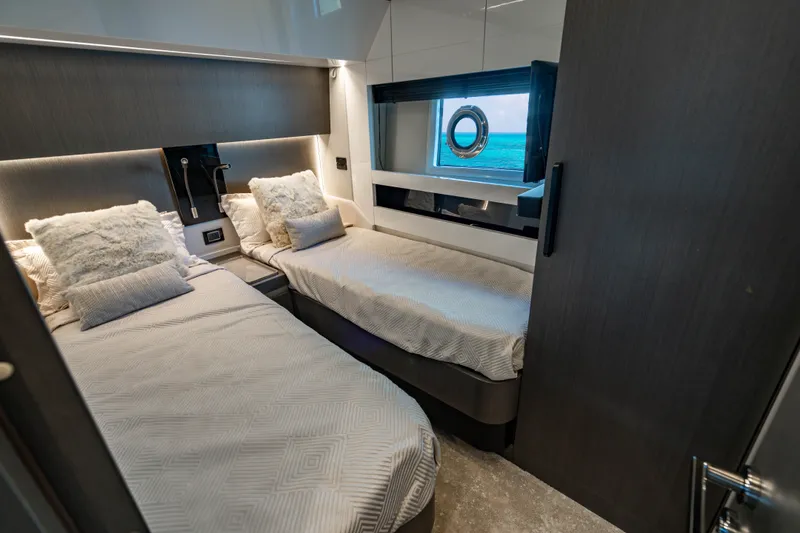 Slide: The Image of Azimut S7 2019 - 119