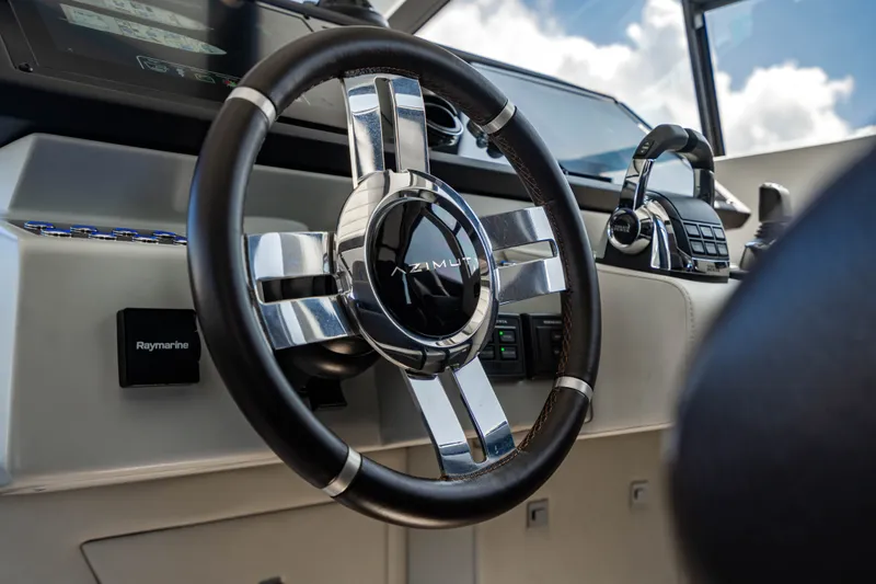 Slide: The Image of Azimut S7 2019 - 87