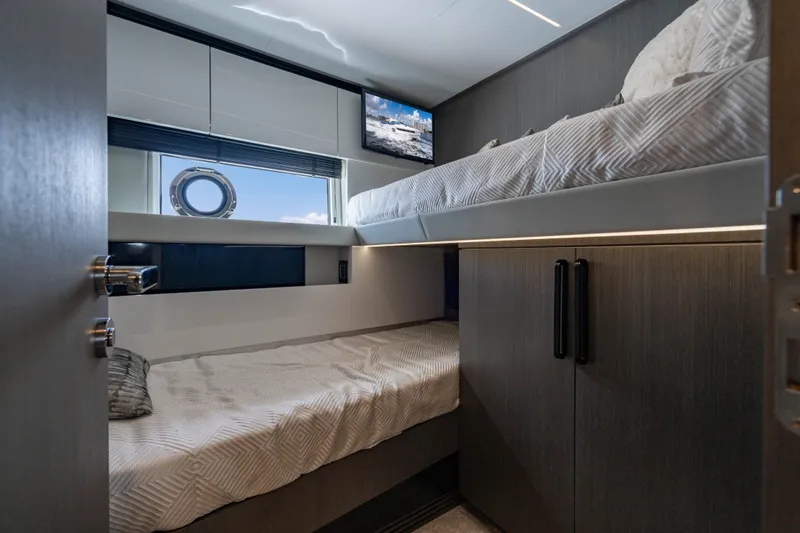 Slide: The Image of Azimut S7 2019 - 118