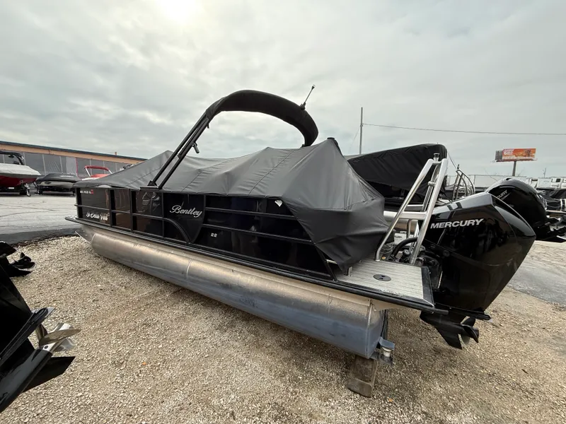 Slide: The Image of Bentley Pontoons 22 LEGACY 2022 - 1