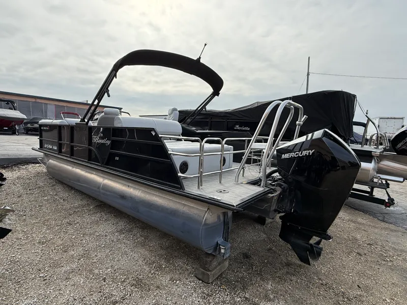 Slide: The Image of Bentley Pontoons 22 LEGACY 2022 - 4