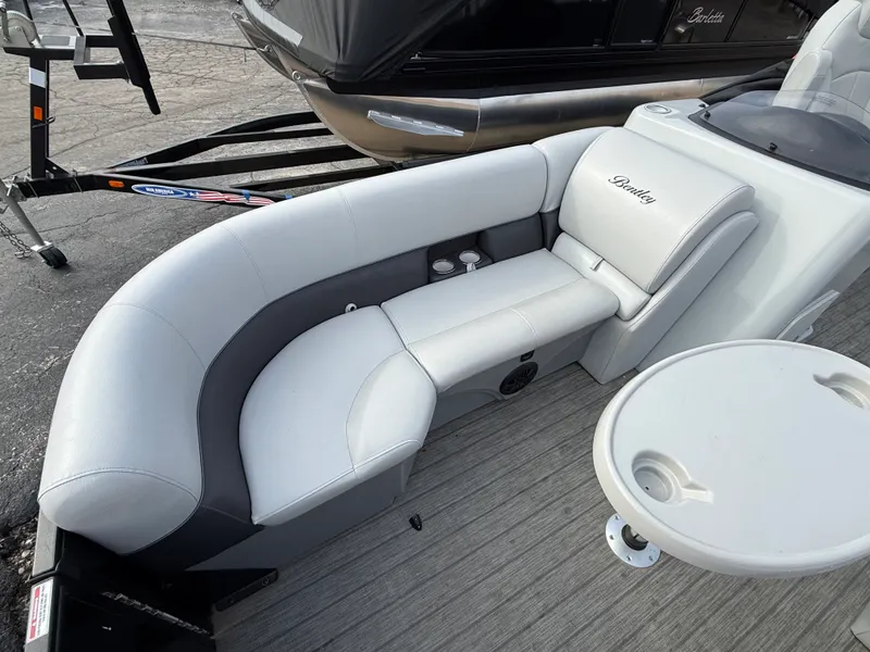 Slide: The Image of Bentley Pontoons 22 LEGACY 2022 - 7