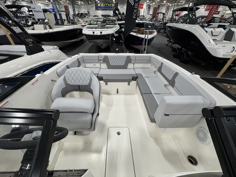 Slide: The Image of Bayliner VR4OB 2025 - 12