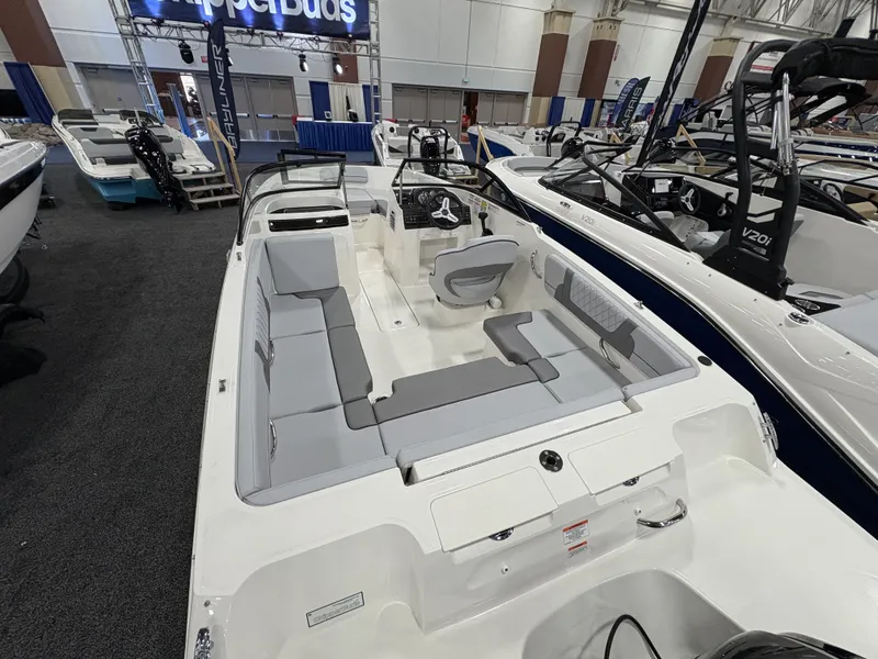 Slide: The Image of Bayliner VR4OB 2025 - 17