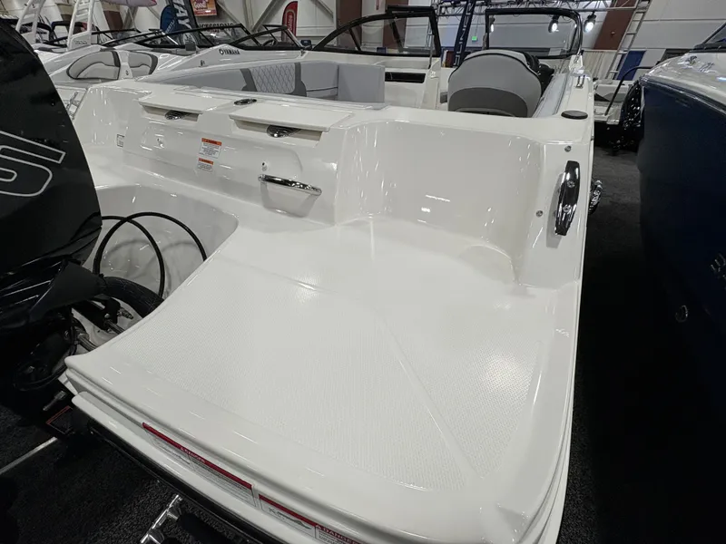 Slide: The Image of Bayliner VR4OB 2025 - 19