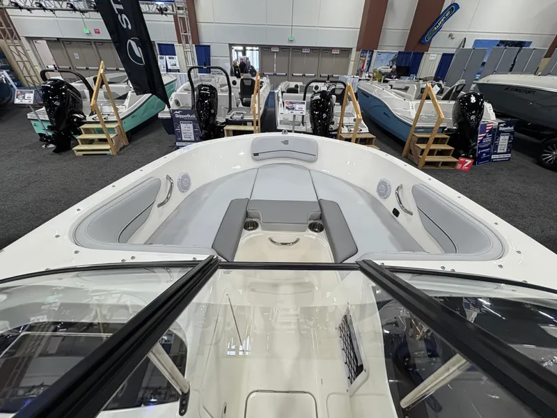 Slide: The Image of Bayliner VR4OB 2025 - 28