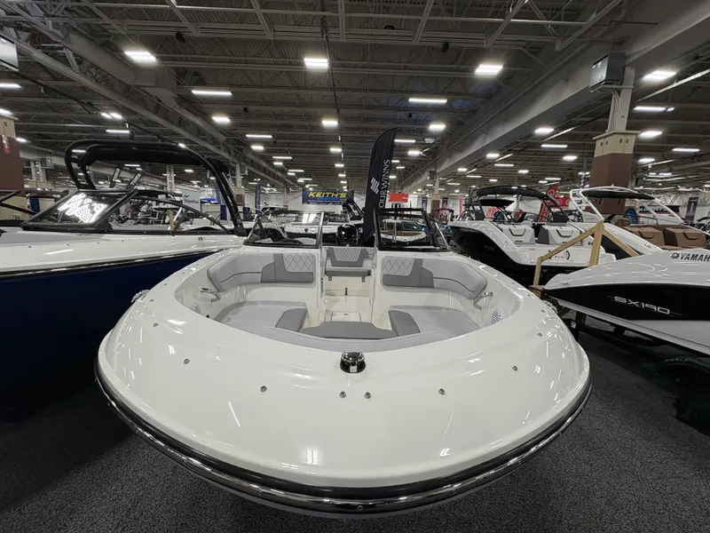 Slide: The Image of Bayliner VR4OB 2025 - 4