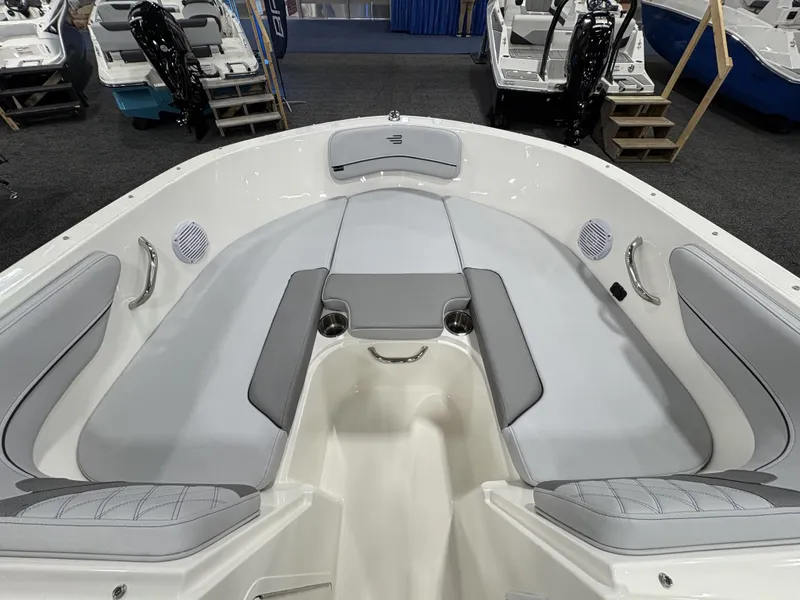 Slide: The Image of Bayliner VR4OB 2025 - 5