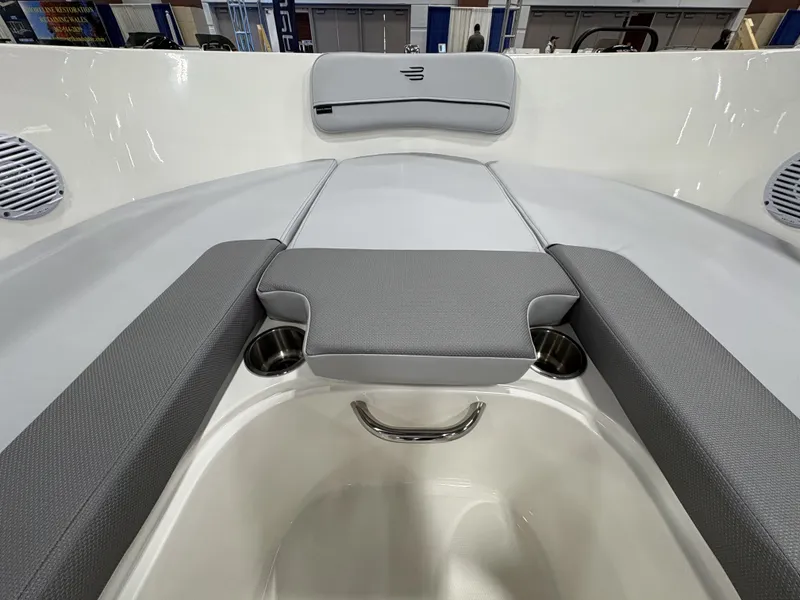 Slide: The Image of Bayliner VR4OB 2025 - 7