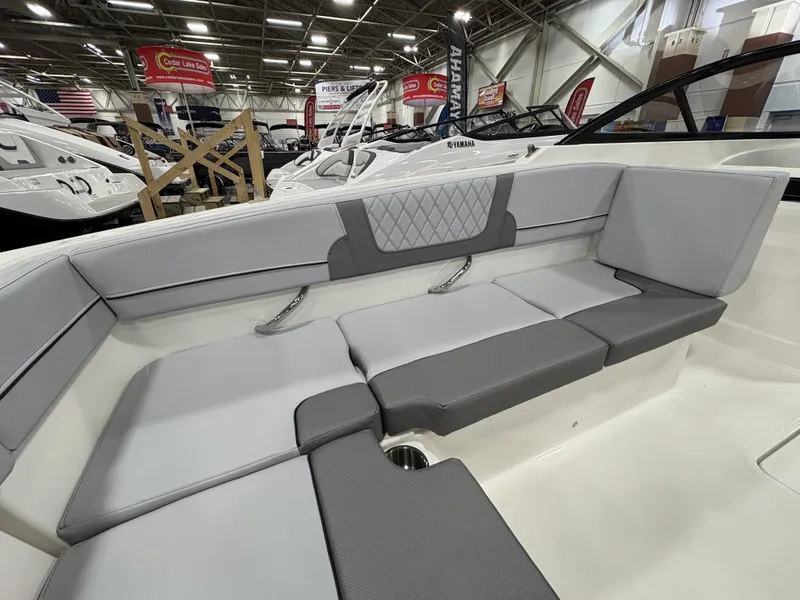 Slide: The Image of Bayliner VR4OB 2025 - 9