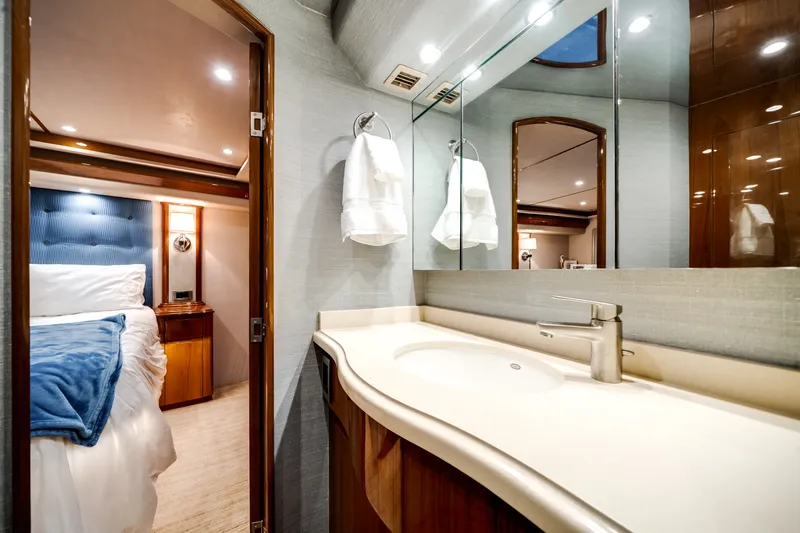 Slide: The Image of Viking 70 CV ENCLOSED BRIDGE 2015 - 44